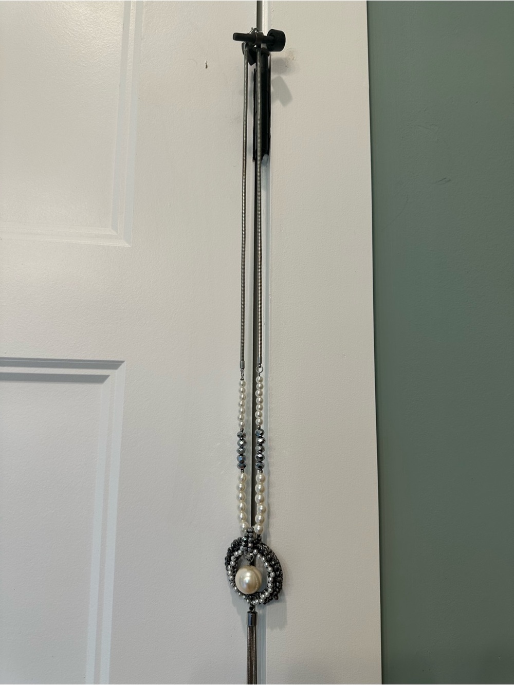 Pearl and Hematite Bead Pendant Lariat Necklace - White and Gray